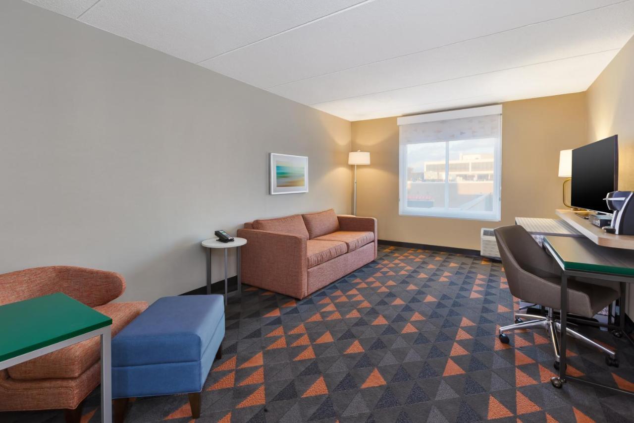 Holiday Inn Westbury-Long Island By Ihg Carle Place Exterior photo